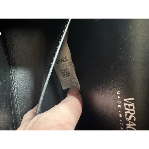 Versace NWT Crystal Medusa ‘95 Small Handbag in Black - Picture 15 of 16